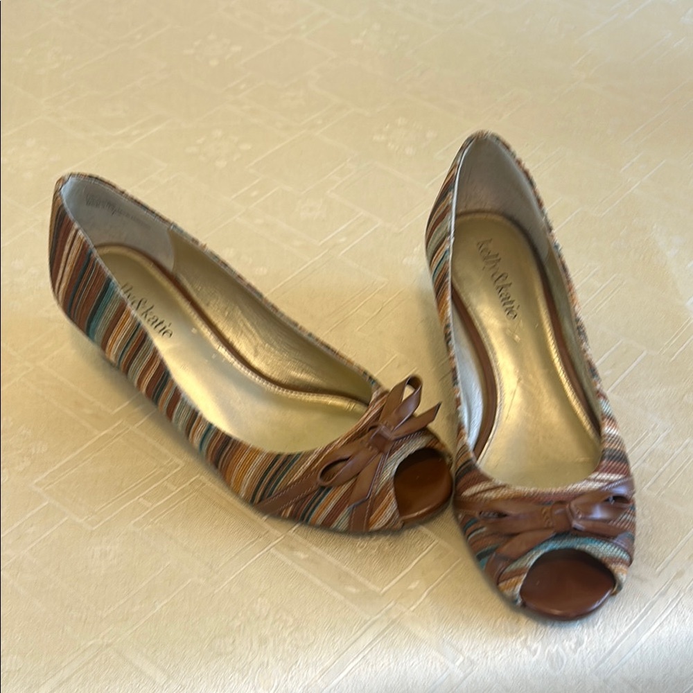 Kelly & Katie Colorful Striped Peep-Toe Wedges Bows Sz 7 Fits Like 8 EUC Office